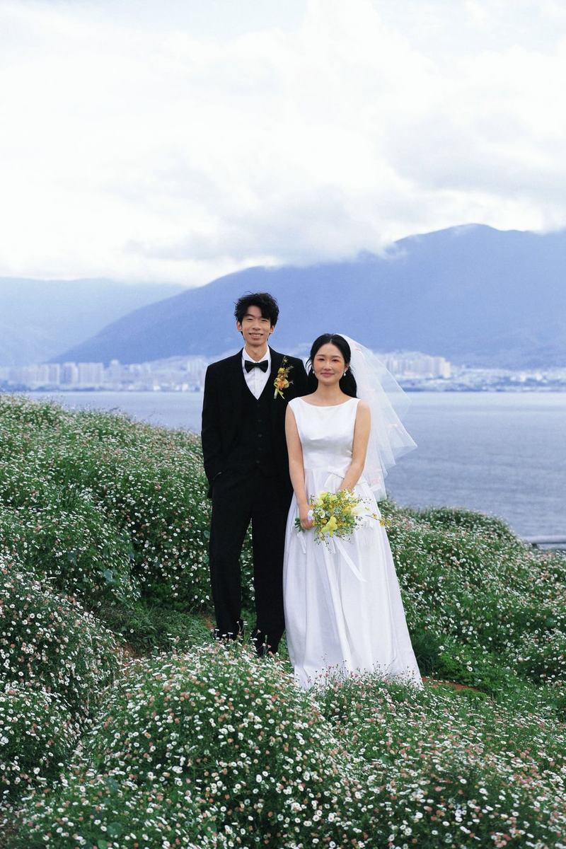 花海里的合照